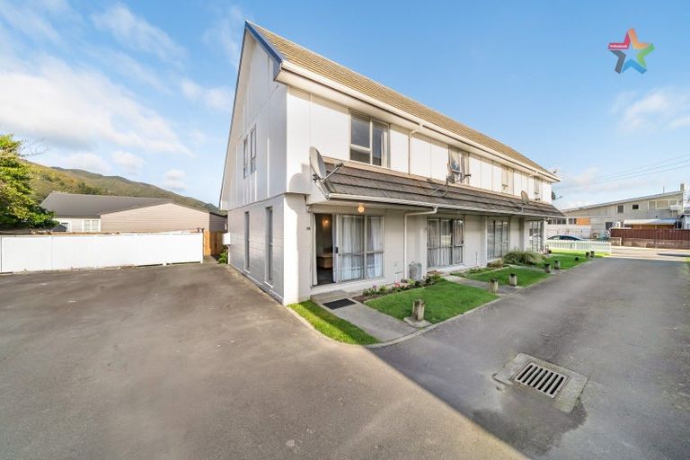 Photo of property in 6d Flock Grove, Fairfield, Lower Hutt, 5011