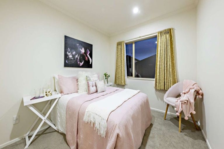 Photo of property in 2 Moravale Lane, Flat Bush, Auckland, 2016