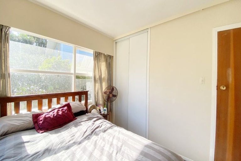 Photo of property in 15 Woodcote Drive, Glenfield, Auckland, 0629