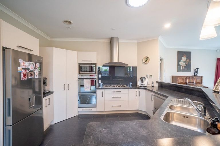 Photo of property in 3 Peppertree Glade, Kelvin Grove, Palmerston North, 4414