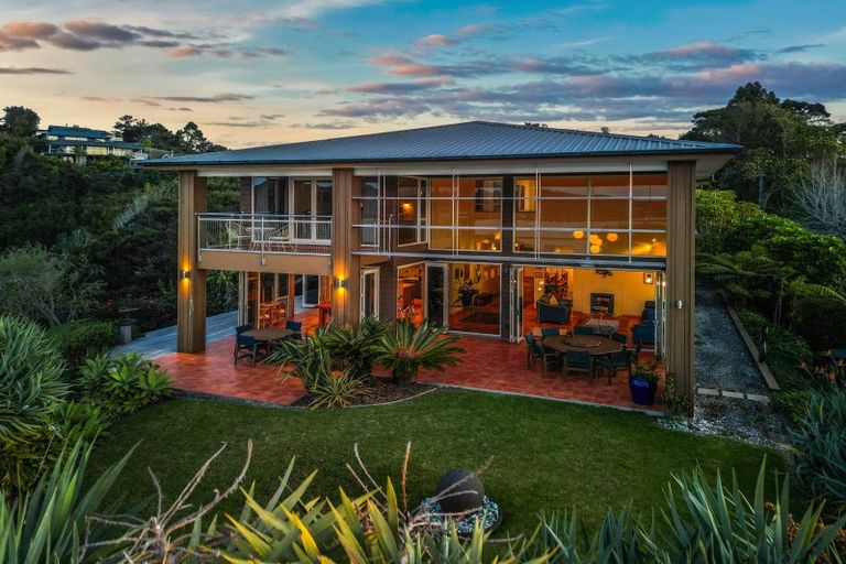 Photo of property in 18 Kaha Place, Russell, 0272