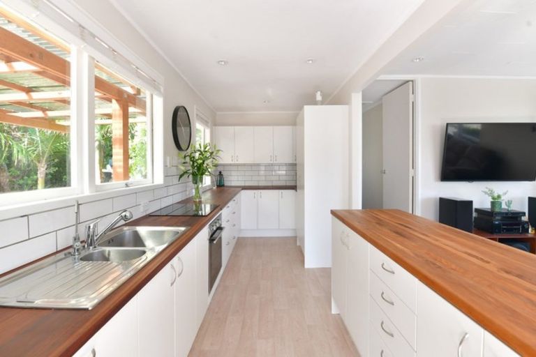 Photo of property in 10 Wiriana Place, Stanmore Bay, Whangaparaoa, 0932