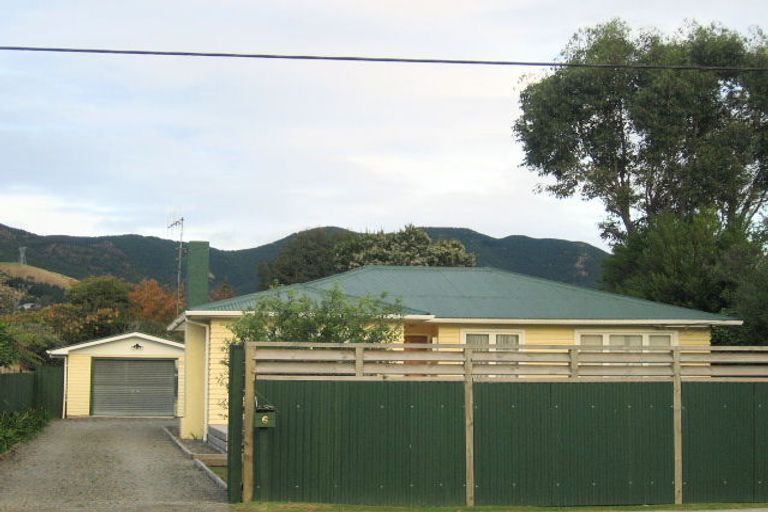 Photo of property in 6 Arawhata Road, Paraparaumu, 5032