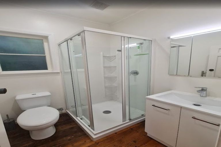 Photo of property in 51 Albemarle Road, Northland, Wellington, 6012