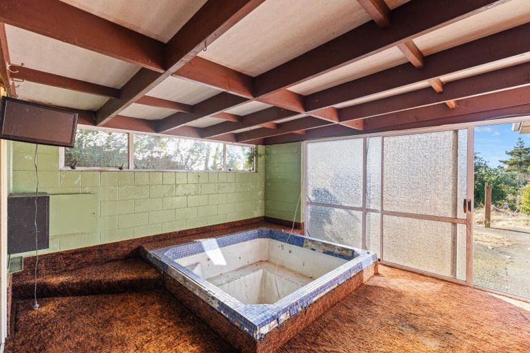 Photo of property in 310 Paraite Road, Paraite, New Plymouth, 4373