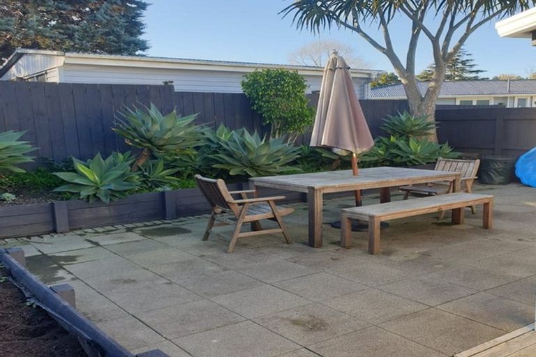 Photo of property in 2/22 Seine Road, Forrest Hill, Auckland, 0620