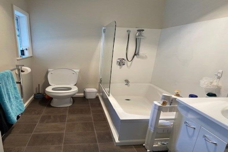 Photo of property in 28 The Quadrant, Miramar, Wellington, 6022