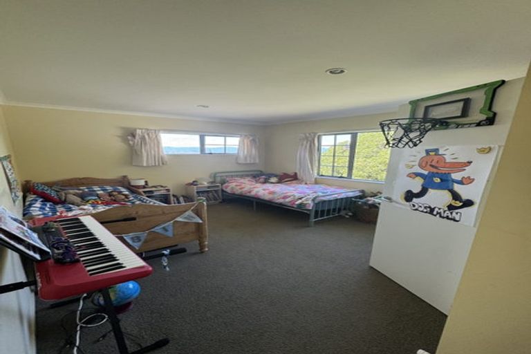 Photo of property in 36b Tamworth Crescent, Newlands, Wellington, 6037