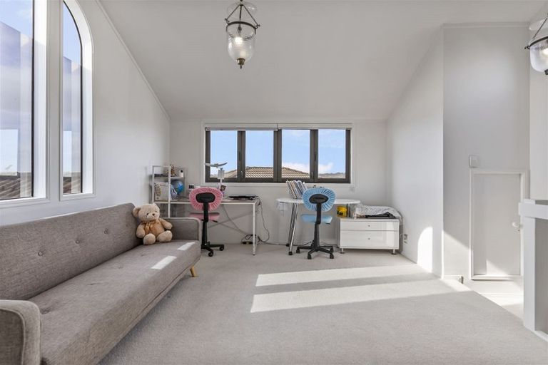 Photo of property in 3 Citation Way, Botany Downs, Auckland, 2010