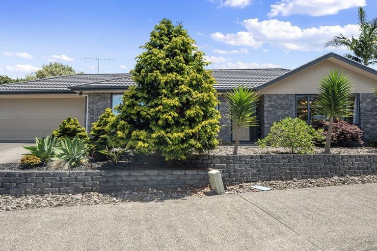 Photo of property in 56 Cabeleigh Drive, Helensville, 0800
