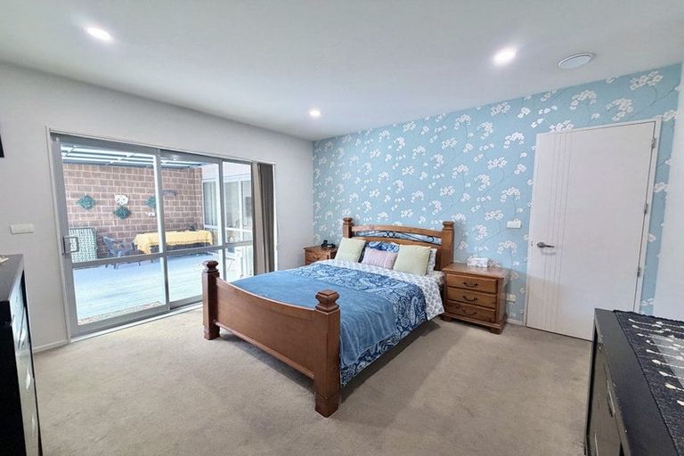 Photo of property in 547 Great South Road, Rosehill, Papakura, 2113