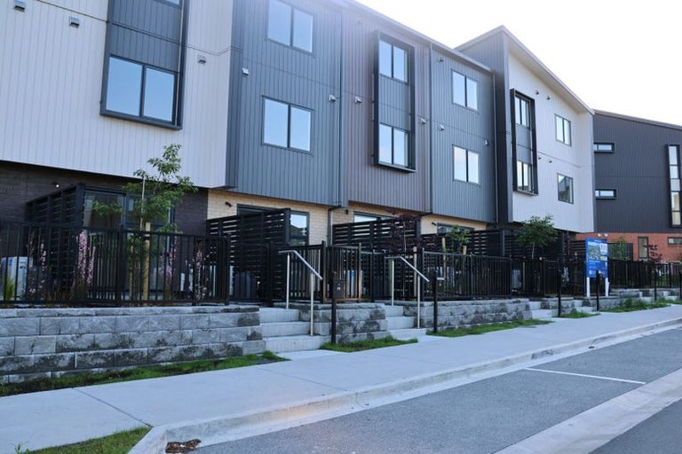 Photo of property in 37 Jabuka Street, Glen Eden, Auckland, 0602