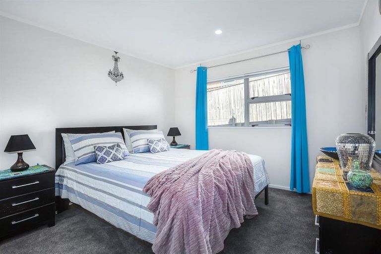 Photo of property in 3 Tararua Close, Aotea, Porirua, 5024