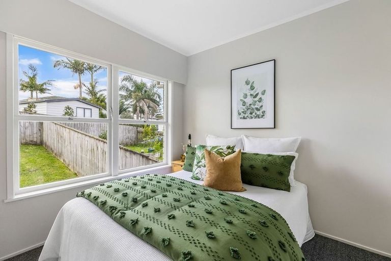 Photo of property in 1/6 Segedin Place, Glenfield, Auckland, 0629