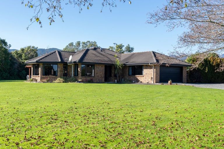 Photo of property in 14 Pukematawai Lane, Levin, 5571