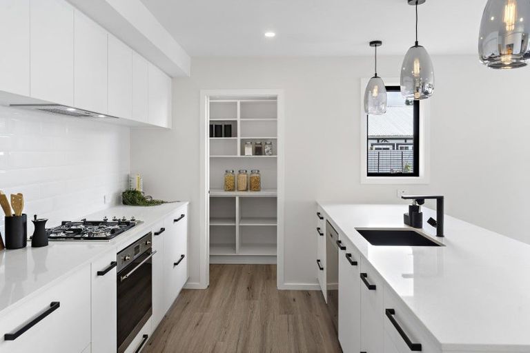 Photo of property in 7 Chisholm Place, Carterton, 5713