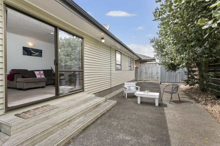 Photo of property in 15a Lillian Place, Orewa, 0931