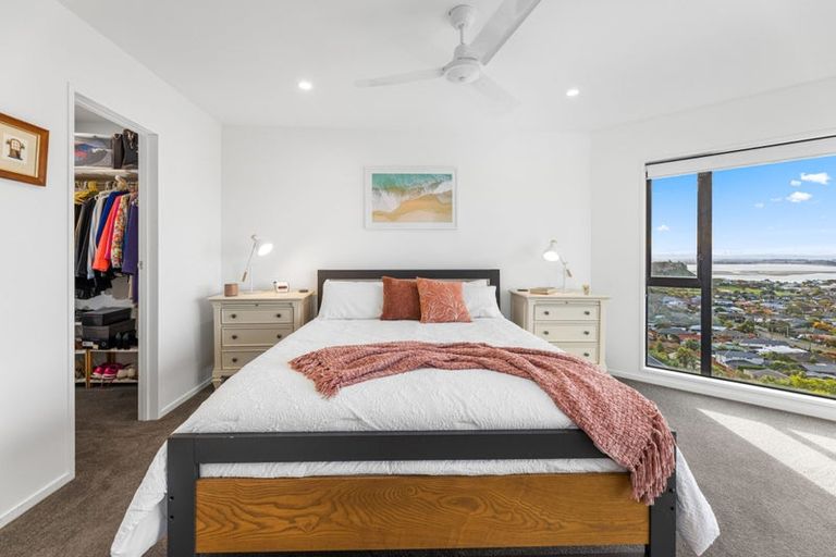 Photo of property in 2/60 Moncks Spur Road, Redcliffs, Christchurch, 8081