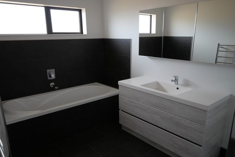 Photo of property in 9 Wheriko Avenue, Glenbrook, 2681