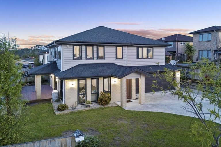 Photo of property in 22 Millcroft Lane, Ranui, Auckland, 0612