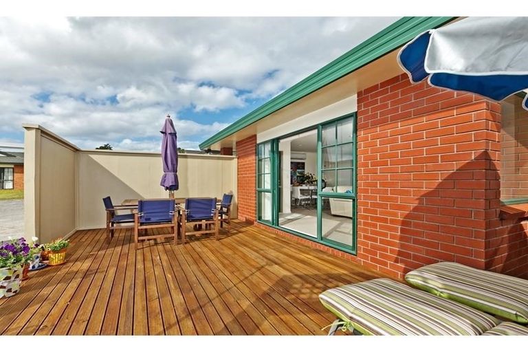 Photo of property in 2/11 Roanoke Way, Albany, Auckland, 0632