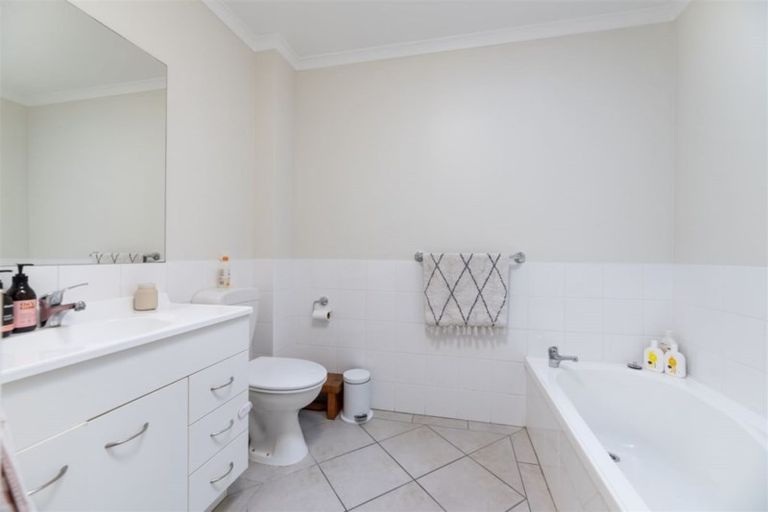 Photo of property in 37 Barnea Circle, Glen Eden, Auckland, 0602