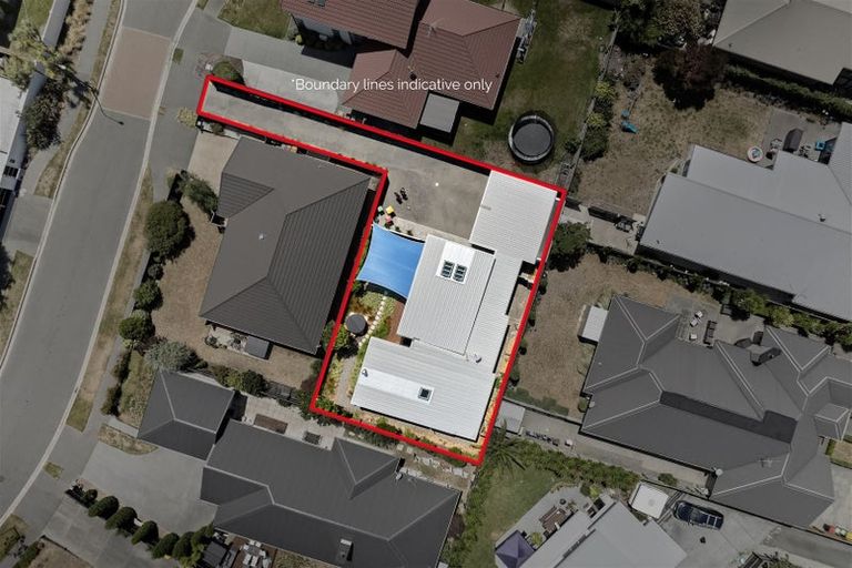 Photo of property in 11 Linkwater Way, Parklands, Christchurch, 8083