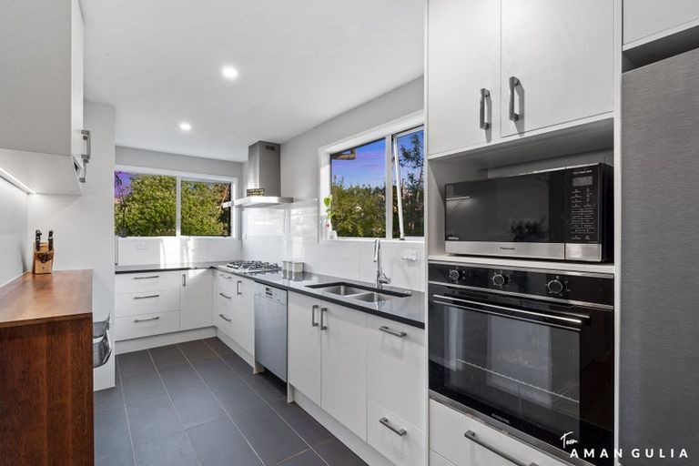 Photo of property in 18 Hydra Place, Glen Eden, Auckland, 0602