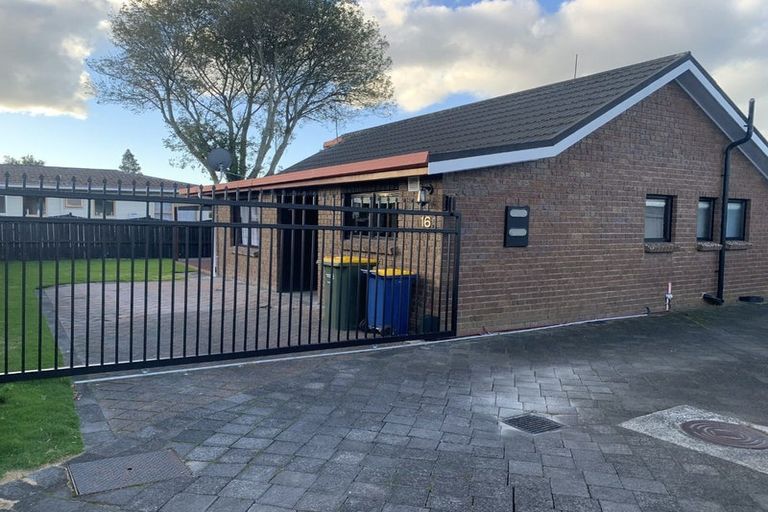 Photo of property in 1/16 Frank Evans Place, Henderson, Auckland, 0610