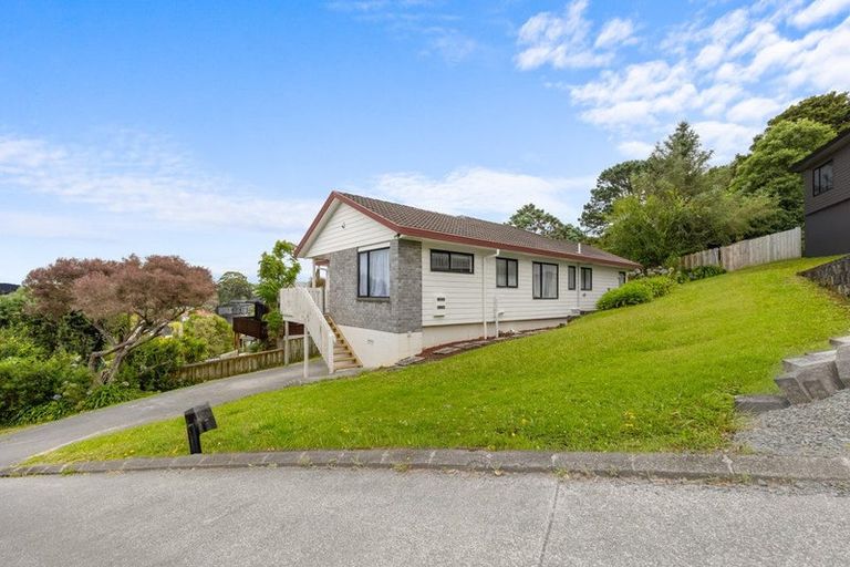 Photo of property in 18 Van Dyke Place, West Harbour, Auckland, 0618