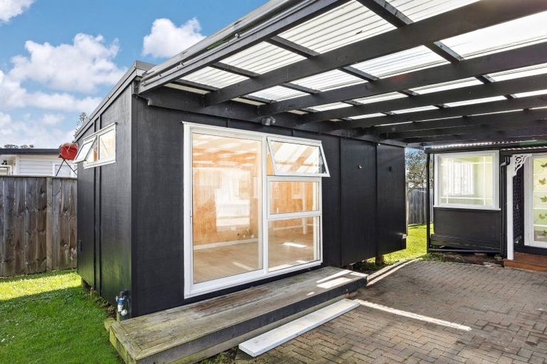 Photo of property in 14 Bertram Road, Kawakawa Bay, Papakura, 2585