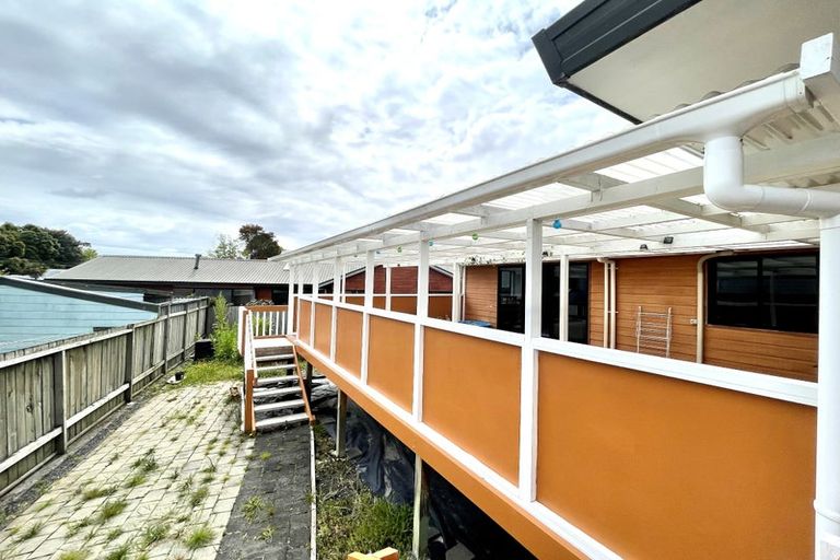Photo of property in 5 Avonleigh Road, Green Bay, Auckland, 0604