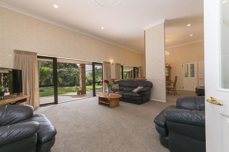 Photo of property in 789 Scenic Drive, Henderson Valley, Auckland, 0612