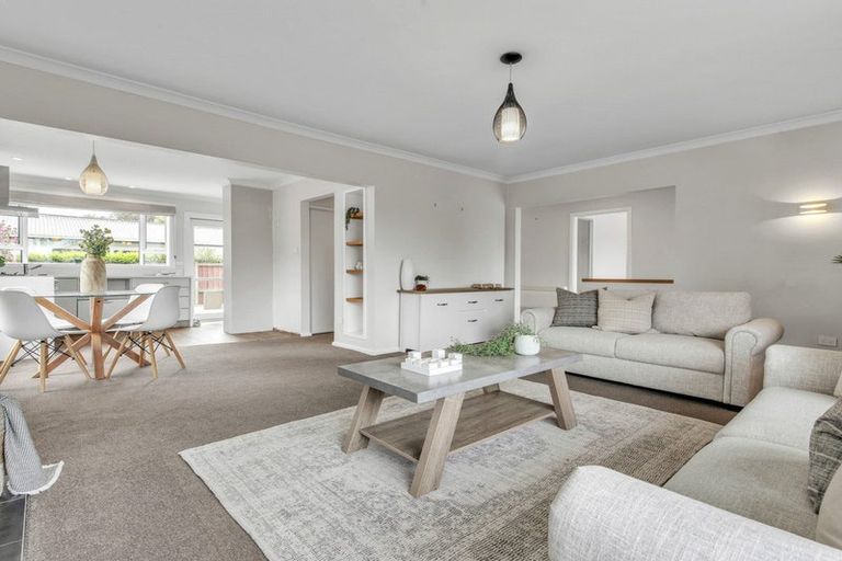 Photo of property in 328 Memorial Avenue, Burnside, Christchurch, 8053