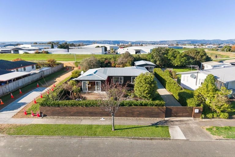 Photo of property in 41 Rosedale Crescent, Cloverlea, Palmerston North, 4412