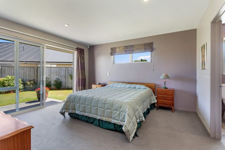 Photo of property in 32 Ashview Place, Rangiora, 7400