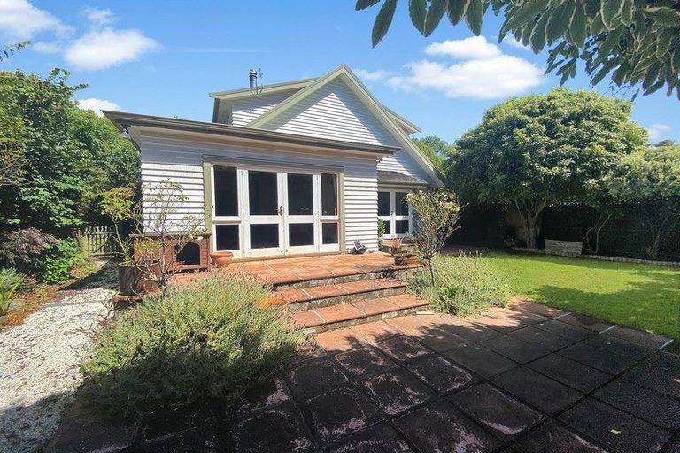 Photo of property in 4 Thorrington Road, Cashmere, Christchurch, 8022