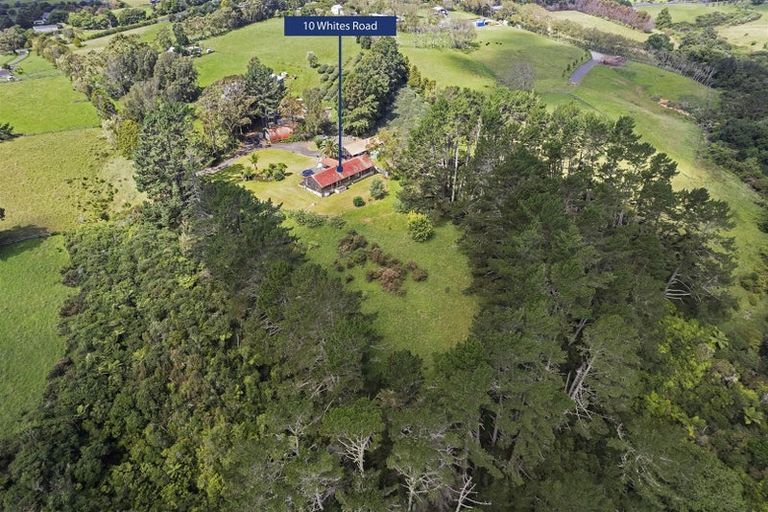 Photo of property in 10 Whites Road, Whitford, Howick, 2571