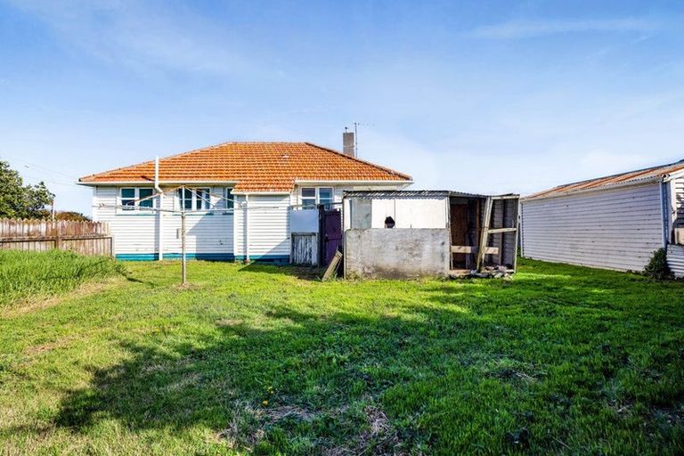 Photo of property in 2 Waihi Road, Hawera, 4610