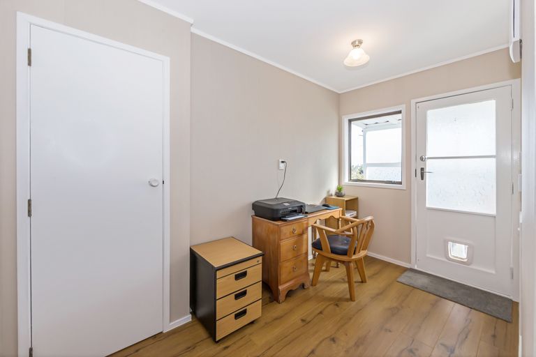 Photo of property in 1/82a Pupuke Road, Hillcrest, Auckland, 0627