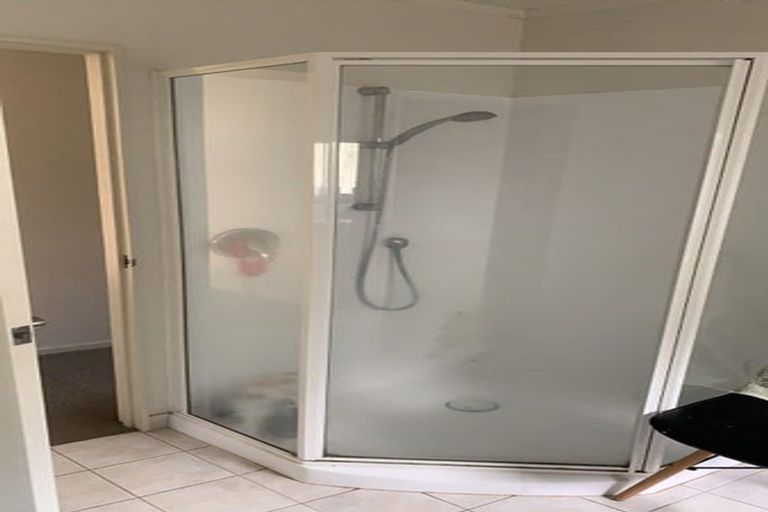 Photo of property in 1/112 Seaview Road, Glenfield, Auckland, 0629