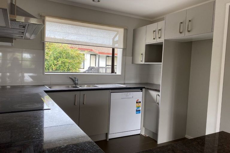 Photo of property in 22 Gosford Drive, Botany Downs, Auckland, 2010