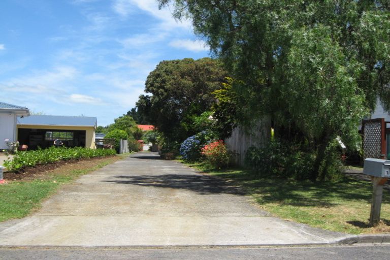 Photo of property in 16 Taihiki Road, Clarks Beach, 2122