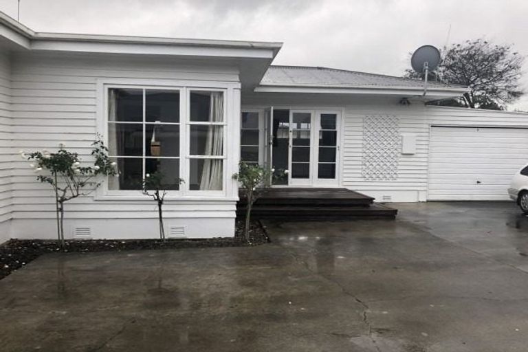 Photo of property in 15a Limbrick Street, Terrace End, Palmerston North, 4410