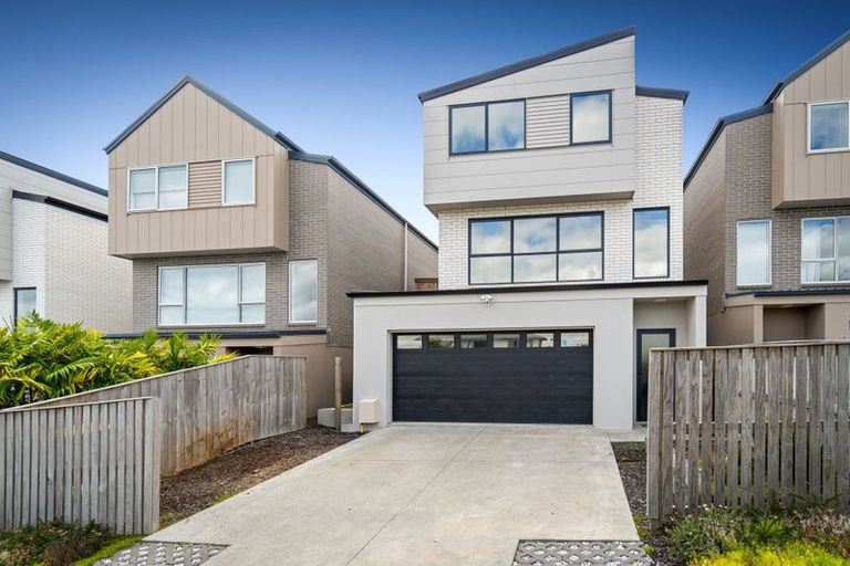 Photo of property in 11 Sunnyheights Road, Orewa, 0931