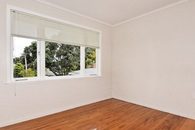 Photo of property in 25 Graham Avenue, Te Atatu Peninsula, Auckland, 0610