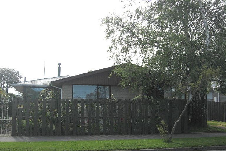 Photo of property in 40 Wychwood Crescent, Bishopdale, Christchurch, 8053