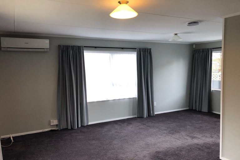 Photo of property in 37 Suzanne Grove, Kelvin Grove, Palmerston North, 4414