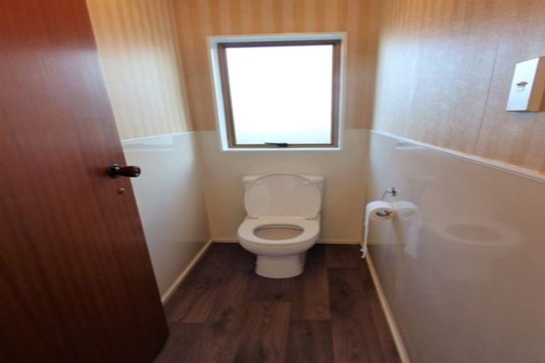 Photo of property in 17a Edgewater Parade, Waiuku, 2123