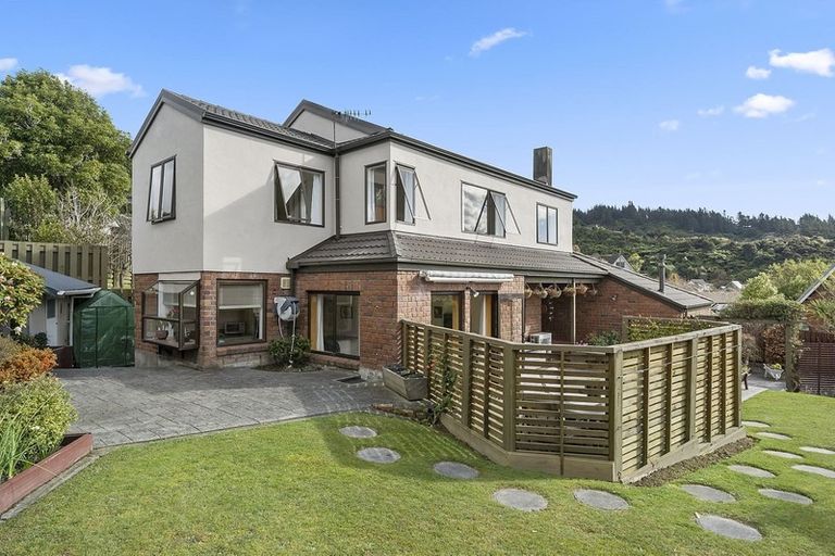 Photo of property in 5 Roman Close, Silverstream, Upper Hutt, 5019